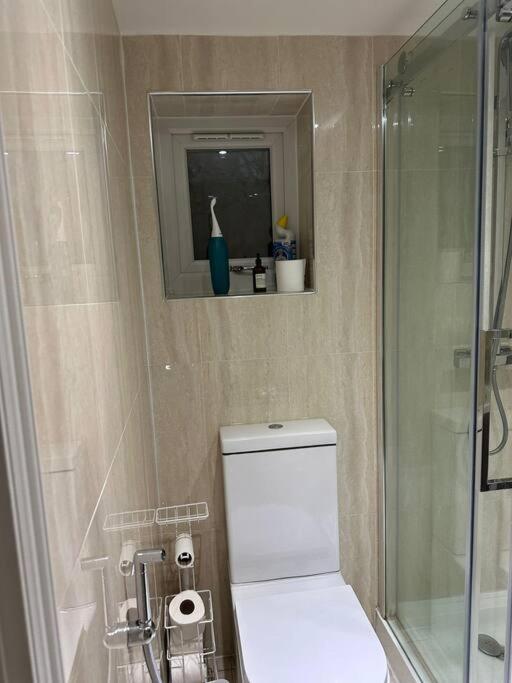 Studio Flat Gants Hill With Free Parking Redbridge Buitenkant foto