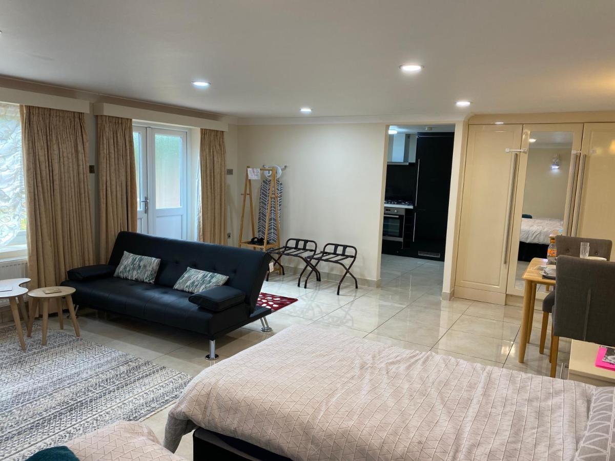 Studio Flat Gants Hill With Free Parking Redbridge Buitenkant foto